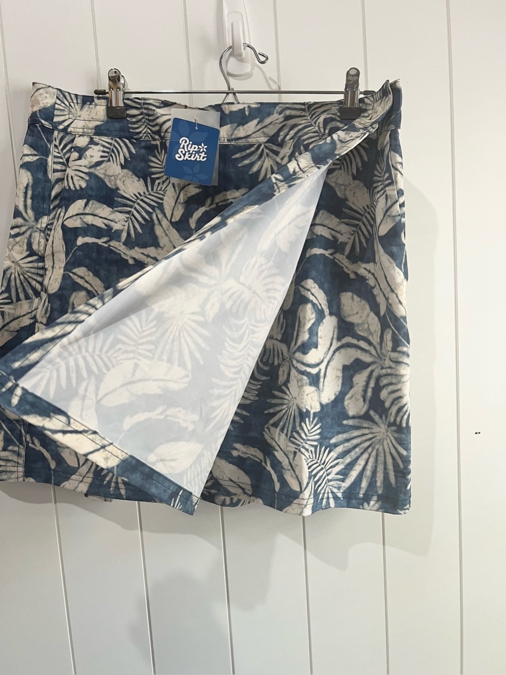 Rip skirt NWT Swim Coverup Skirt Tropical Print Size XL Blue Cream
